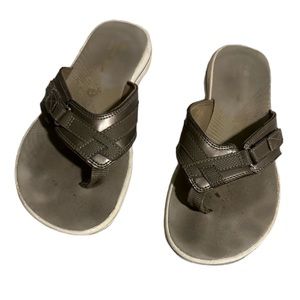 WOMEN'S CLOUDSTEPPERS BY CLARKS BREEZE SEA FLIP-FLOPS